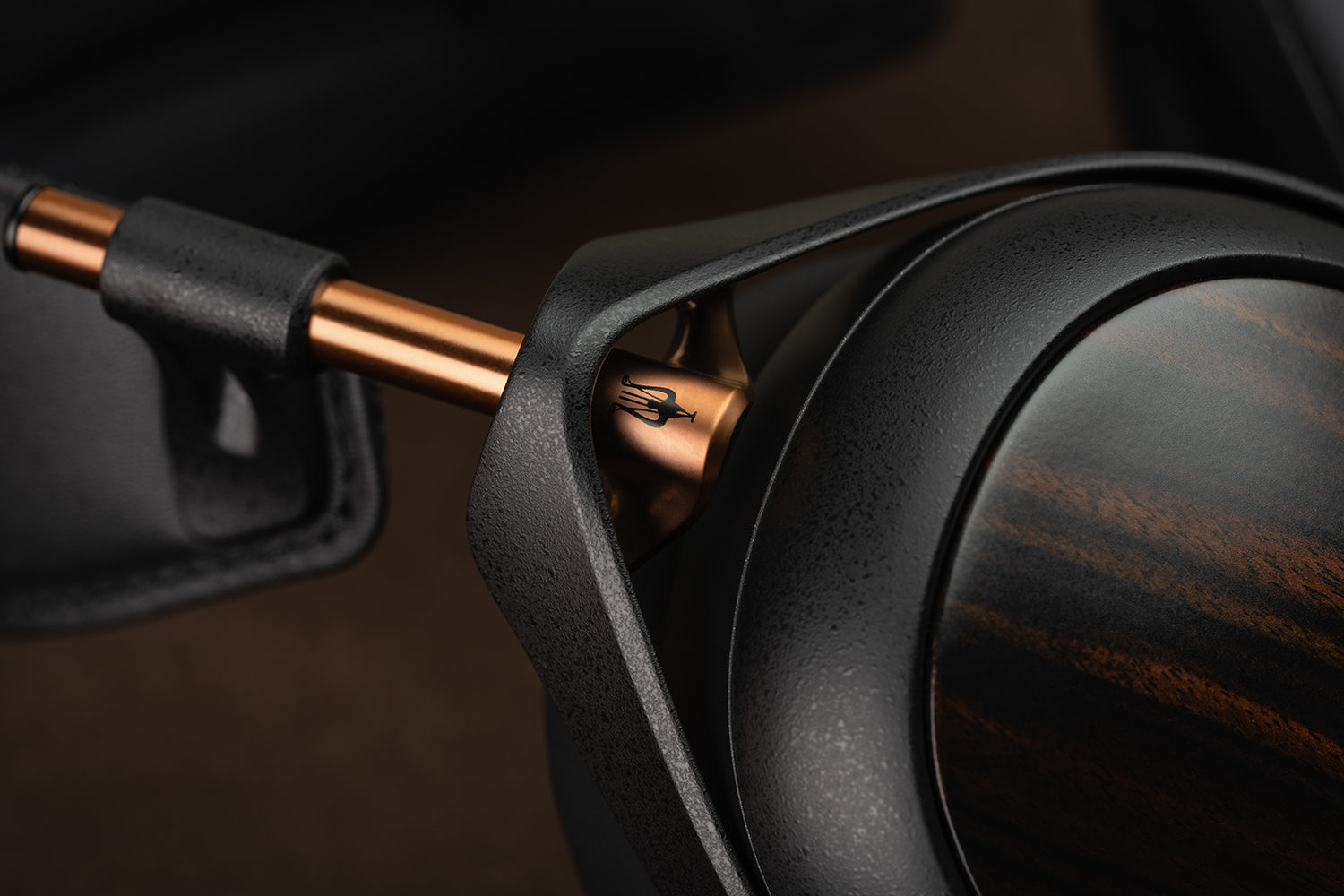 Meze LIRIC II Closed-Back Headphones (Lifestyle) - Douglas HiFi